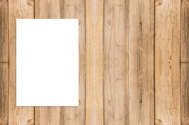 Ahşap duvar, şablon tasarımınızın ekleme için sahte asılı boş katlanmış kağıt afiş.