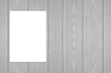 Ahşap duvar, şablon tasarımınızın ekleme için sahte asılı boş katlanmış kağıt afiş.