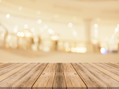 Ahşap Pano boş tablo arka plan bulanık. Perspektif kahverengi ahşap üzerinde alışveriş merkezinde bulanıklık - görüntülemek için kullanılan veya ürün montaj. Ürün görüntüleme için alay.