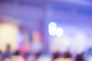 Arka plan bulanık, seyirci, müzik showbiz konsepti, vintage konserinde Bokeh aydınlatma görüntü filtre.