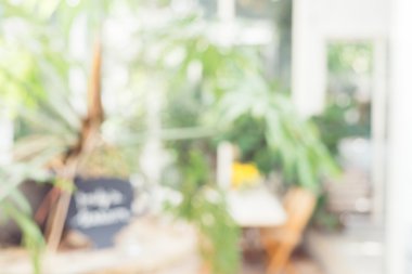 Arka plan bulanık - Bahçe kafede bokeh ile arka plan bulanıklık. Vintage filtre uygulanmış görüntü.