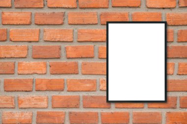 Boş poster resim çerçevesi üzerinde tuğla duvar kadar alay.