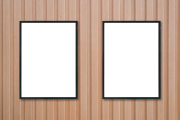 モックアップを木製の壁で空ポスター額縁. — ストック写真