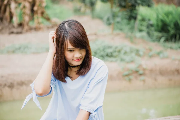 Ritratto di una donna piuttosto felice, sorridente — Foto Stock