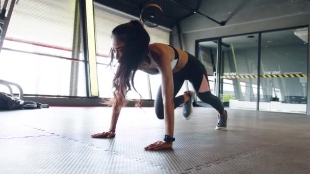 Feliz Joven Asia Ejercicio Señora Haciendo Escalador Montaña Entrenamiento Quema — Vídeos de Stock