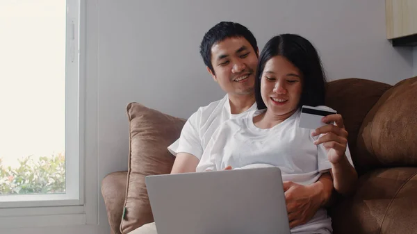 Young Asian Pregnant Couple Online Shopping Home Mom Dad Feeling — Stock Photo, Image