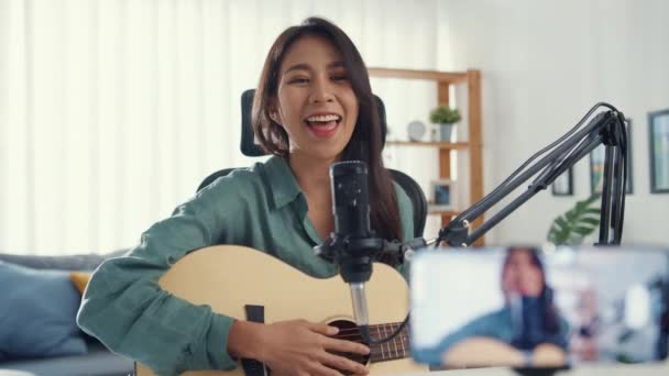 Teenage Asia Girl Influencer Play Guitar Music Use Microrophone Record — Stock video