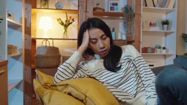 Thoughtful Asia Lady Suffering Insomnia Sit Sofa Living Room House — Stock Video