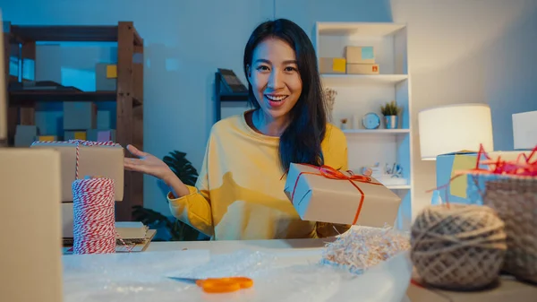 Happy Young Asia Businesswoman Looking Camera Selling Product Client Video — Stock Fotó