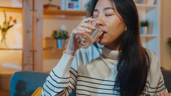 Enfermo Joven Asia Mujer Sosteniendo Píldora Vaso Agua Tomar Medicina — Foto de Stock