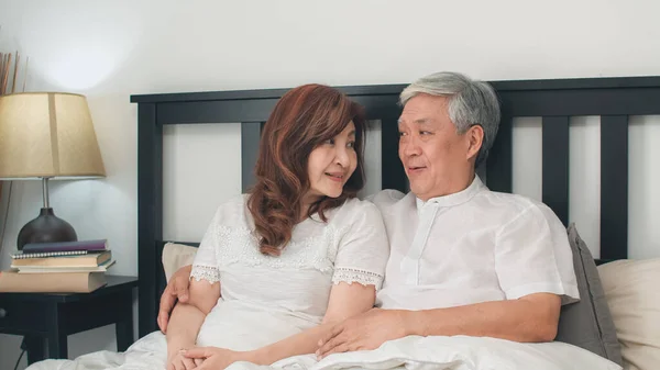 Azjatycka Para Seniorów Rozmawiająca Domu Azjatycki Starszy Chiński Dziadkowie Mąż — Zdjęcie stockowe