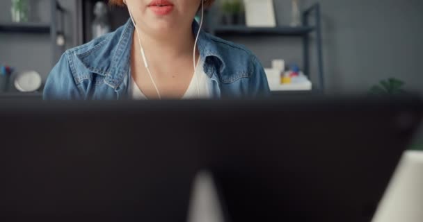 Asia Businesswoman Using Tablet Talk Colleagues Plan Video Call While — Stock Video