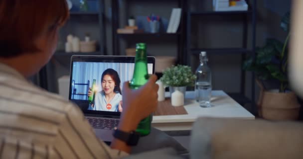 Juventud Asia Adolescente Chica Beber Cerveza Divertirse Feliz Momento Noche — Vídeos de Stock