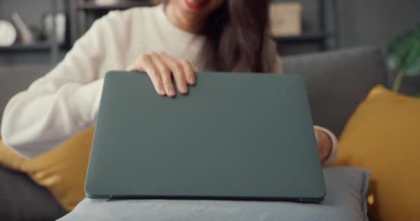 Primer Plano Freelance Asia Lady Casual Use Laptop Línea Aprender — Vídeo de stock
