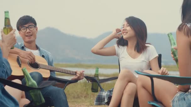 Skupina Asijských Nejlepších Přátel Teenageři Pít Pivo Chill Dance Těšit — Stock video