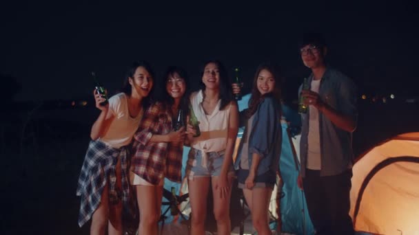 Grupo Ásia Melhores Amigos Adolescentes Tirar Foto Memória Dança Beber — Vídeo de Stock