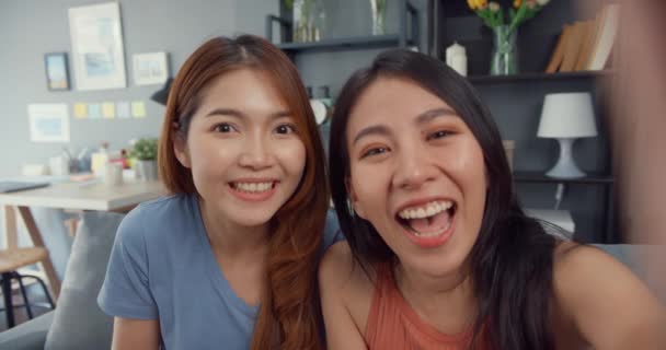 Adolescenti Donne Asiatiche Sentono Felici Sorridenti Selfie Guardando Fotocamera Mentre — Video Stock