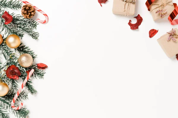 Geleneksel Noel Kompozisyonu Yeni Yıl Tatili Sezonunun Yaratıcı Düzlüğü Beyaz — Stok fotoğraf