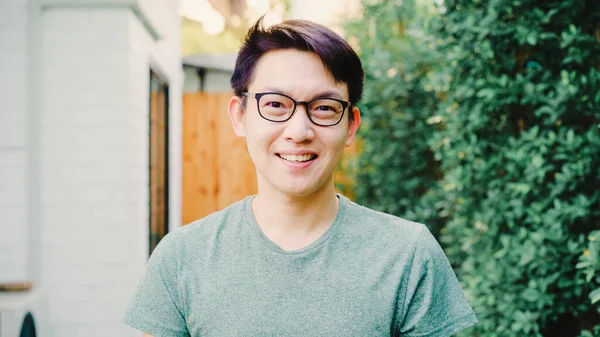Porträtt Asiatisk Kinesisk Man Känner Sig Glad Leende Huset Ung — Stockfoto