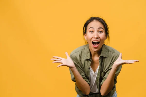 Unge Asiatiske Kvinner Føler Glede Med Positivt Uttrykk Glad Funky – stockfoto