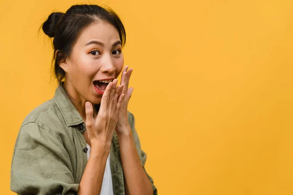 Unge Asiatiske Kvinner Føler Glede Med Positivt Uttrykk Glad Funky – stockfoto