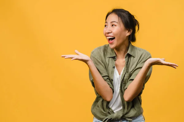 Joven Mujer Asia Sentir Felicidad Con Expresión Positiva Alegre Sorpresa Fotos de stock libres de derechos