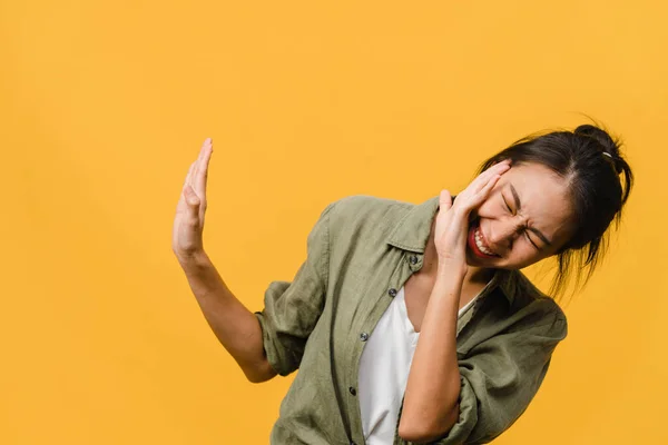 Unge Asiatiske Kvinner Føler Glede Med Positivt Uttrykk Glad Funky – stockfoto