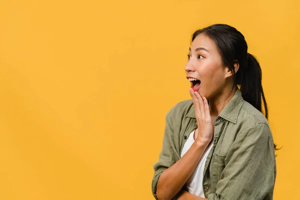 Unge Asiatiske Kvinner Føler Glede Med Positivt Uttrykk Glad Funky – stockfoto