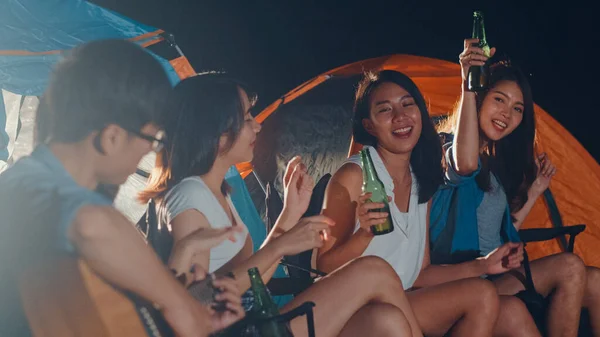 Skupina Asijských Nejlepších Přátel Teenageři Pít Pivo Chill Dance Těšit — Stock fotografie