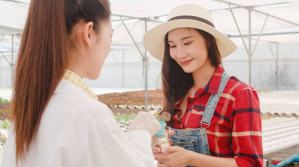 Asian Scientist Woman Test Solution Chemical Inspection Soil Organic Farm Royalty Free Stock Images