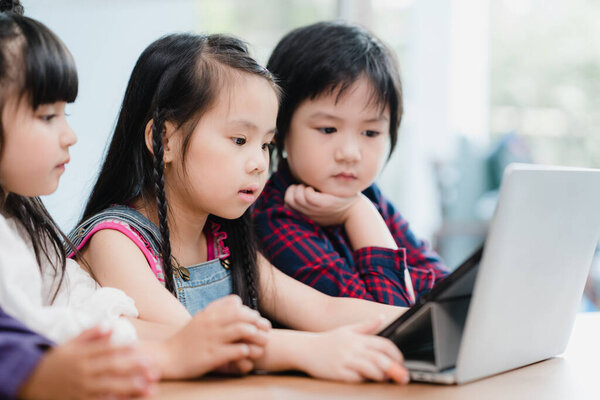 Group Children Using Laptop Classroom Multi Ethnic Young Boys Girls Stock Picture
