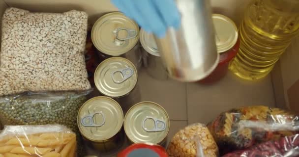 Jovem Asiática Adolescente Voluntária Usar Luvas Embalagem Alimentos Bebidas Doação — Vídeo de Stock