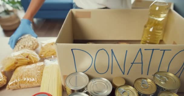 Young Asia Teenage Girl Volunteer Wear Gloves Packing Food Drinks — Stock Video