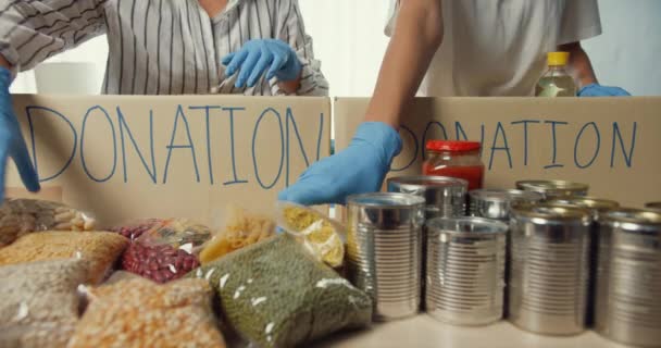 Group Young Asia Teenage Girl Volunteer Wear Gloves Packing Food — Stock Video