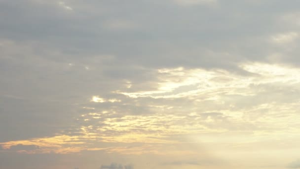 4K du jour à la nuit Time-lapse : beau coucher de soleil avec des nuages rapides . — Video