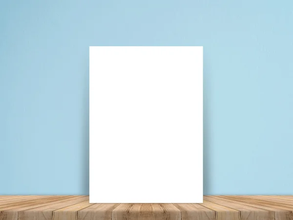 Biała kartka papieru plakat na deski drewniane podłogi i ścian betonowych, szablon makiety na dodawanie zawartości, pozostawić stronie miejsca na wyświetlanie produktu — Zdjęcie stockowe
