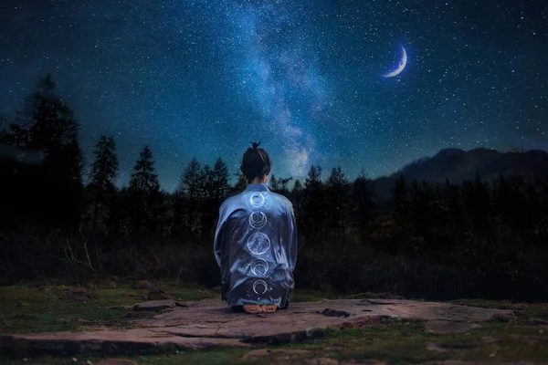 Young Man Meditating Mountain Starry Sky — Stock Photo, Image