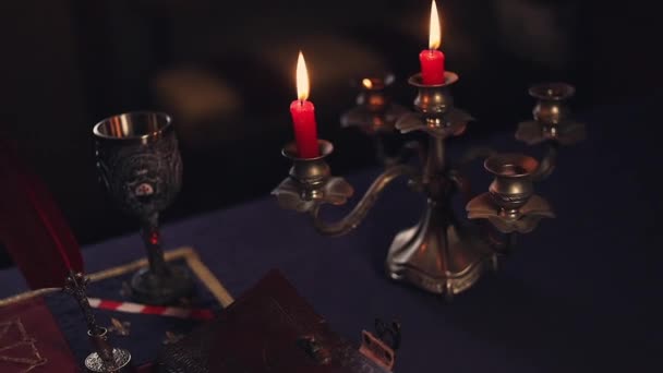 Decoração Medieval Com Velas Livro Antigo — Vídeo de Stock