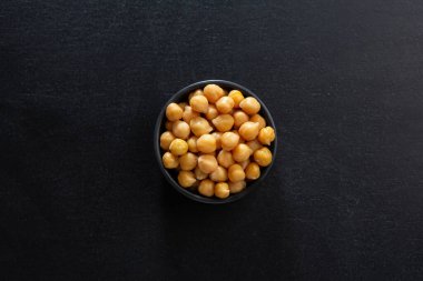 Arka planda kase içinde nohut. Modelleme. Üst Görünüm