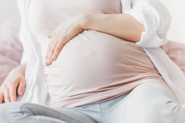 Gravid Kvinna Sitter Golvet Livsstil Begreppet Moderskap — Stockfoto