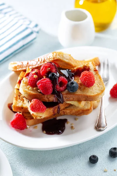 French Toasts Syrup Raspberries Served Plate Breakfast Closeup — Stock Photo, Image