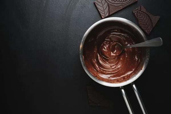 Melted Chocolate Pot Chocolate Pieces Dark Background Top View — Stock Photo, Image
