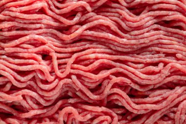 Masada baharatlı, kağıt üzerinde kıyma. - Yakın çekim. Makro