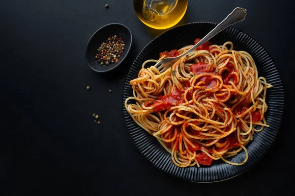 Sabrosa Pasta Italiana Clásica Con Salsa Tomate Queso Plato Sobre — Foto de Stock