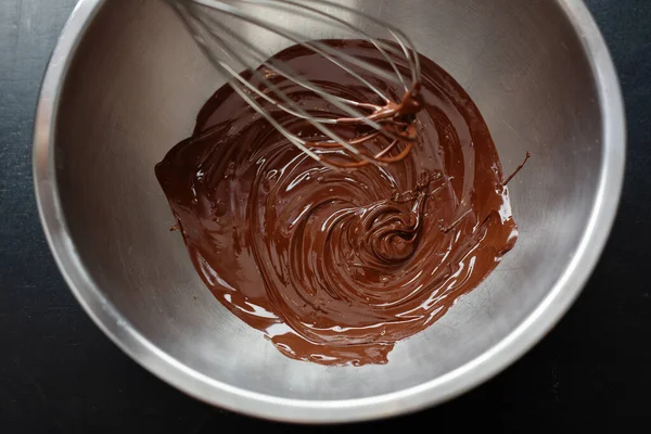 Melted Chocolate Pot Chocolate Pieces Dark Background Closeup — Stock Photo, Image