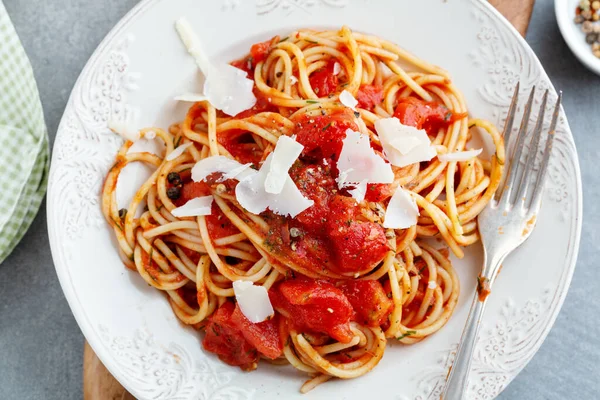 Leckere Klassische Italienische Pasta Mit Tomatensauce Und Käse Auf Dem — Stockfoto