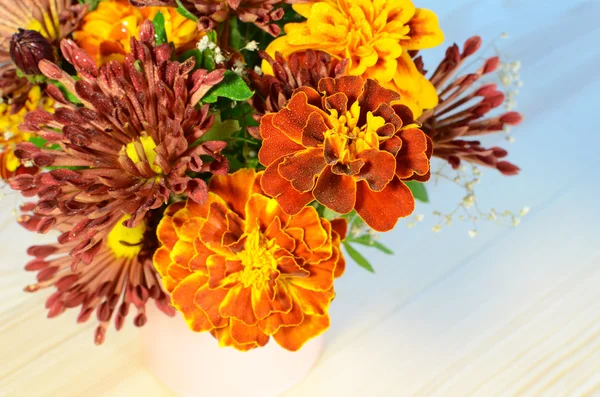 Ramo de caléndula y crisantemo — Foto de Stock