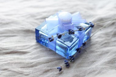 Şişe lavanta kokusu ile ruhları ile