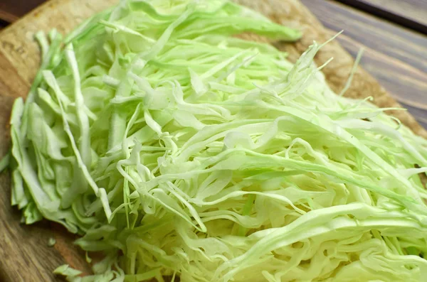 木制背景的新鲜有机卷心菜沙拉 膳食食物概念 — 图库照片