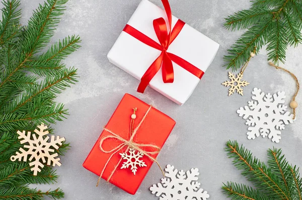 Piso Navidad Con Cajas Regalo Decoraciones Madera Ramas Abeto Sobre — Foto de Stock